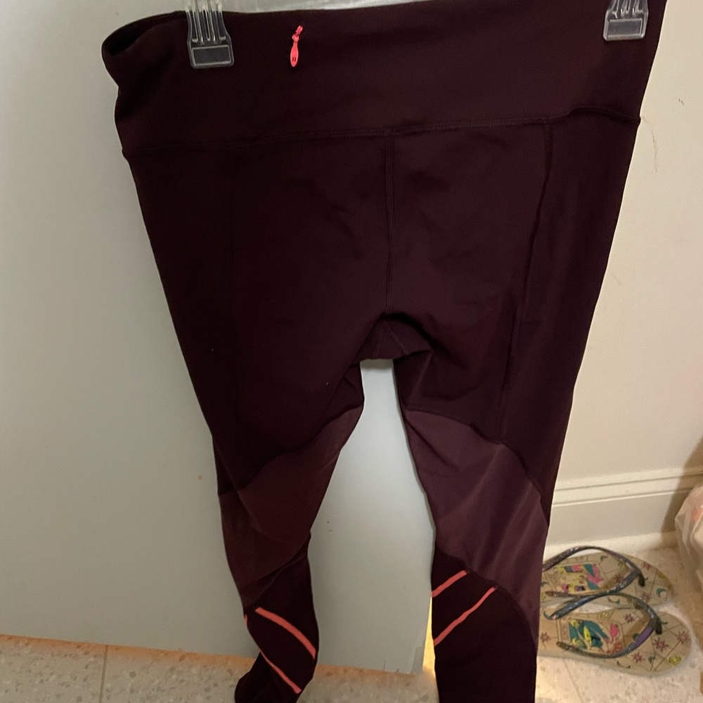Lululemon burgundy cropped leggings